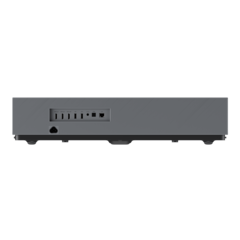 Traseira: 3x HDMI 2.1 (1 c/ eARC), 2x USB-A 2.0, saída de áudio, S/PDIF, Ethernet