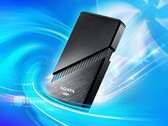 Diz-se que o Adata SE920 é significativamente mais rápido do que o Samsung T9, graças ao USB 4. (Imagem: Adata)