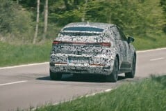 Após os esboços iniciais, o novo Audi A2 e-tron agora aparece na vida real em uma película de camuflagem durante os testes de direção no gelo e na neve no norte da Suécia e no túnel de vento.
