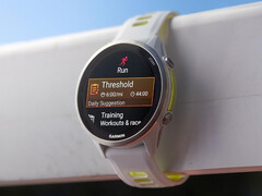 Dois dos smartwatches Forerunner da Garmin (FR970 na foto) estão recebendo outra atualização beta. (Fonte da imagem: Garmin)