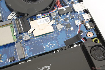 Slot secundário M.2 2280 PCIe 3 se os usuários quiserem adicionar outro SSD