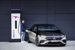 A Mercedes-Benz anunciou um novo sistema tarifário simplificado para seu esquema Mercedes me Charge. (Fonte da imagem: Mercedes-Benz)