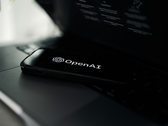 Logotipo da OpenAI em um celular