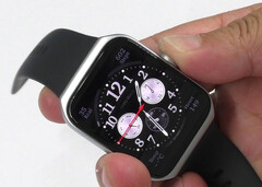 O relógio Oppo Watch 3 estará disponível em pelo menos duas cores. (Fonte da imagem: @evleaks)