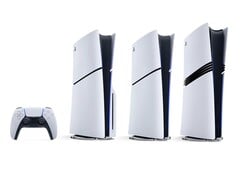 Controle DualSense do PlayStation, console PS5 com leitor de discos, PS5 Digital Edition e PS5 Pro (da esquerda para a direita).