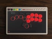 O novo Arcade Controller Pro da 8BitDo possui um visor embutido com o software Ultimate integrado.