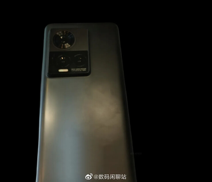 Este é o Vivo NEX 5? Talvez, talvez não. (Fonte: Weibo via SparrowsNews)