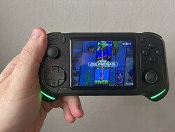 O Abxylute E1 se encaixa perfeitamente na mão. (Fonte da imagem: própria)