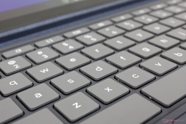 A base plana do teclado não pode ser inclinada ao contrário do teclado Surface Pro ou do teclado HP Chromebook x2 11