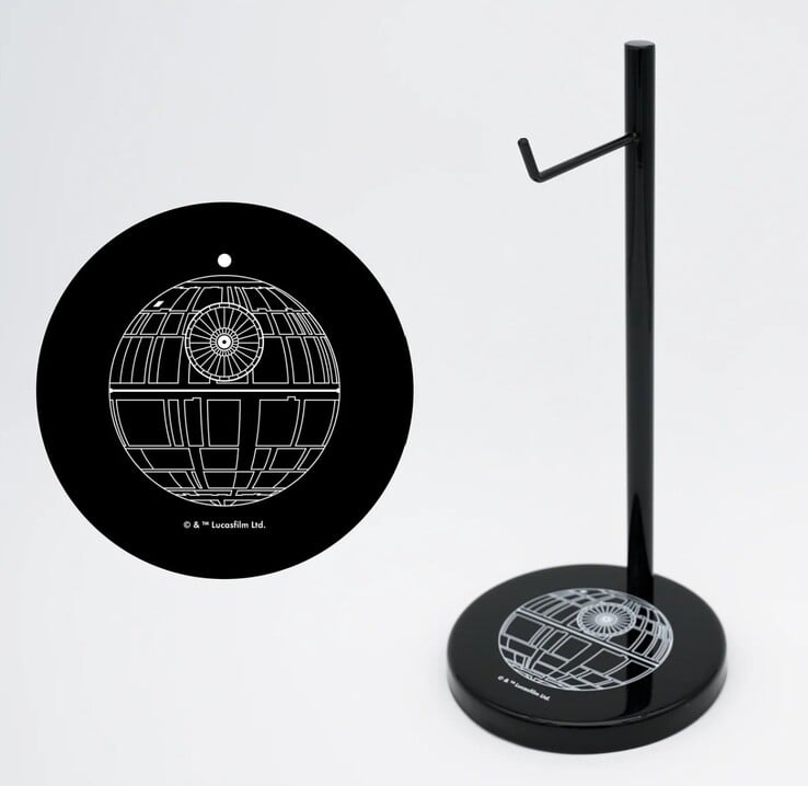 Um suporte para fones de ouvido com a marca Star Wars está incluído para exibir os fones de ouvido nwm ONE de edição limitada. (Fonte da imagem: NTT Sonority)