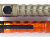 Lanternas Olight Baton Ultra (em cima) e Baton 4 Pro.