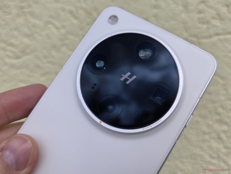 Análise do smartphone Oppo Find X8 Ultra (fonte da imagem: Marcus Herbrich)