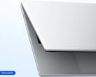 O Obook 15 AI custa a partir de $689.99. Na imagem: Uma foto promocional mostrando o design externo do laptop.