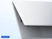 O Obook 15 AI custa a partir de $689.99. Na imagem: Uma foto promocional mostrando o design externo do laptop.