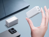 O carregador ASUS 65W USB-C GaN tem um formato compacto, medindo 32 x 64,1 x 30 mm. (Fonte da imagem: ASUS)