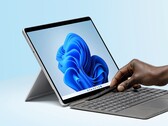 Parece que um verdadeiro Surface Pro X de próxima geração poderia estar em desenvolvimento, Surface Pro 8 fotografado. (Fonte da imagem: Microsoft)