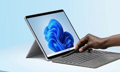 Parece que um verdadeiro Surface Pro X de próxima geração poderia estar em desenvolvimento, Surface Pro 8 fotografado. (Fonte da imagem: Microsoft)