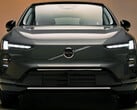 As entregas do novo Volvo EX60 já começaram na Europa. O SUV elétrico oferece até 810 quilômetros de autonomia elétrica.