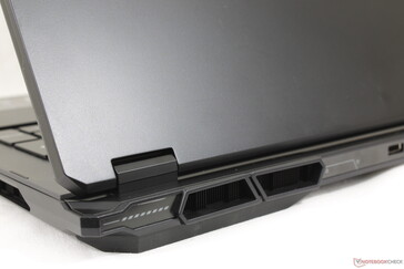 As superfícies lisas e pretas atraem impressões digitais desagradáveis