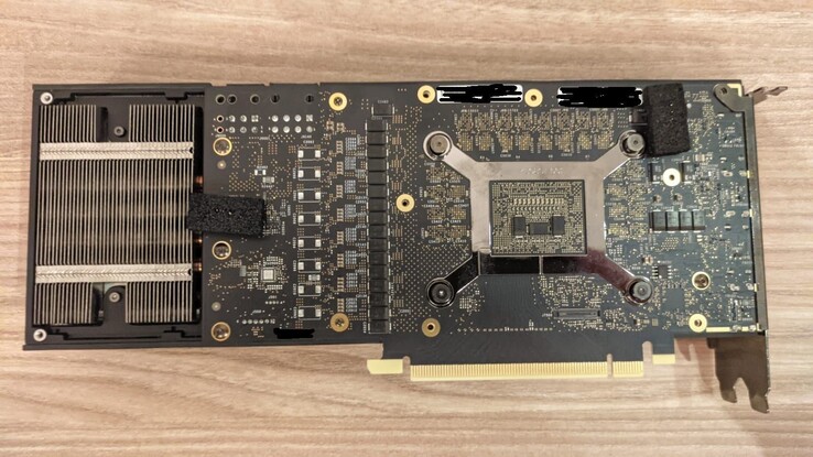PCB de uma GPU Intel Arc. (Fonte da imagem: Bionic Squash no Twitter)