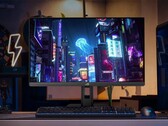 Configuração de mesa com o monitor Asus ROG Strix XG27UCG Gen2