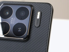 Parece que o Xring O1 do Xiaomi 15S Pro está no mesmo nível do Snapdragon 8 Elite do Xiaomi 15 Pro no AnTuTu. Na foto: o novo celular. (Fonte da imagem: Lu Weibing)