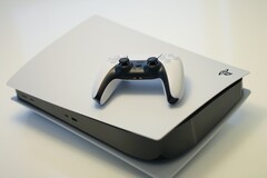 Existe agora uma versão mais leve da PlayStation 5 no mercado. (Fonte da imagem: Kerde Severin)