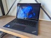 Análise do conversível Lenovo ThinkPad L13 Yoga G4 Intel: Vida útil da bateria mais curta que a da AMD