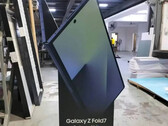 O Galaxy Z Fold7 parece mais fino do que todos os modelos anteriores do Galaxy Z Fold. (Fonte da imagem: Alchimist Leaks)