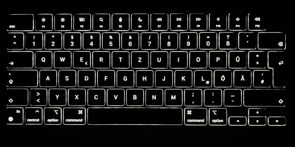 Este teclado agradará àqueles que preferem trabalhar à noite (Fonte da imagem: Notebookcheck - editado)
