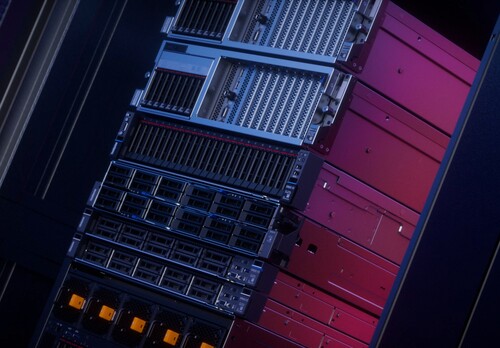 Closeup do servidor de IA da Lenovo