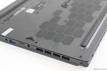 As grelhas de ventilação hexagonais são similares às dos laptops Alienware da Dell