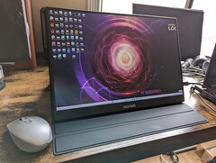 O monitor externo Hongo 16.1 oferece sRGB total, resolução de 2560 x 1600, taxa de atualização de 120 Hz, FreeSync e tempos de resposta rápidos por apenas US$ 160