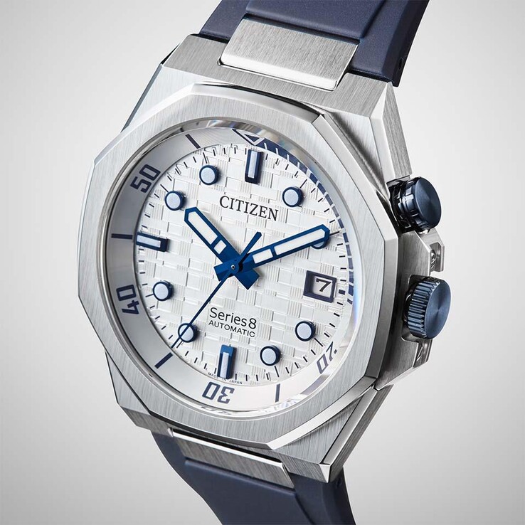 O mostrador apresenta um padrão xadrez japonês texturizado