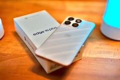 O Motorola Edge 70 Plus oferece uma ótima autonomia de bateria, mas parece ter sido simplificado em outras áreas.