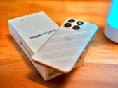 O Motorola Edge 70 Plus oferece uma ótima autonomia de bateria, mas parece ter sido simplificado em outras áreas.
