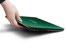 O laptop Vaio SX14-R atualizado em Deep Emerald oferece um poder de processamento de IA mais rápido em um corpo de fibra de carbono abaixo de 1 kg.