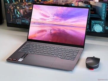 ...o IdeaPad Pro 5 14 tem a nova tela OLED. (Fonte da imagem: Notebookcheck)