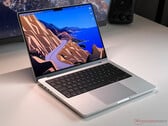 Applediz-se que a atual geração do MacBook Pro da Apple está durando alguns meses a mais do que o esperado anteriormente, M4 MacBook Pro 14 na foto. (Fonte da imagem: Notebookcheck)