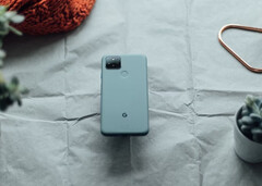 O Pixel 5a é o último dos smartphones não-Tensor do Google a receber atualizações regulares de software, Pixel 5 na foto. (Fonte da imagem: Jonas Elia)