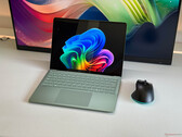 O Snapdragon X2 Plus é muito mais rápido — Análise do Microsoft Surface Laptop 13,8 2026