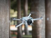 O Mini 3 Pro poderá em breve ser acompanhado por um zangão mais barato também vendido sob a série Mini 3. (Fonte da imagem: DJI)