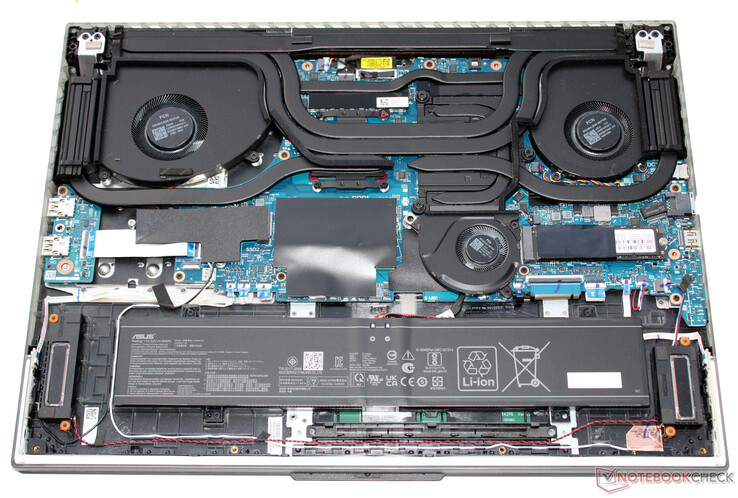 Hardware Asus ROG Strix Scar 18 G834JYR (2024)