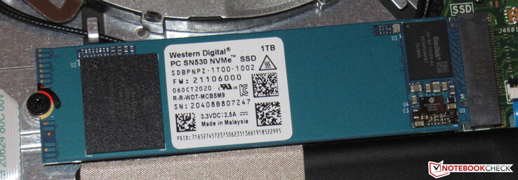 Um SSD NVMe serve como a unidade do sistema.