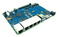 O Banana Pi BPI-R2 Pro tem cinco portas RJ45 com suporte opcional 4G/5G. (Fonte de imagem: BPI)