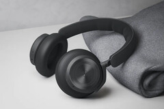 O BeoPlay HX é feito principalmente de alumínio e couro, com a B&O optando por copos de espuma de memória para os ouvidos. (Fonte da imagem: Bang & Olufsen)