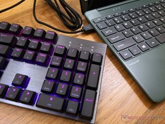 Cooler Master K653 é lançado por US$ 149, é mais leve e menor do que a maioria dos outros teclados mecânicos de tamanho normal