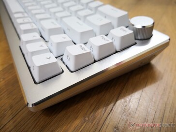 O teclado é compatível com o software MasterPlus+