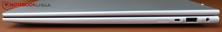 À direita: Slot para cartão SIM, slot Kensington, USB-A (5 Gbps), conector para fone de ouvido de 3,5 mm
