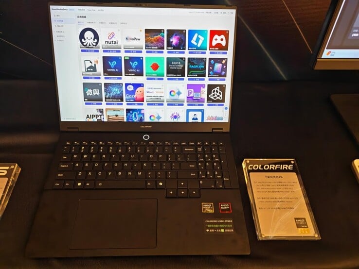A Colorful apresentou seu notebook para jogos Lingchuang K16, equipado com o Strix Point, em um evento da AMD na China.